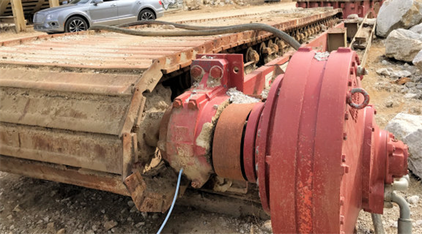 Pioneer 72" X 32' L Apron Feeder With Hagglunds Drive)